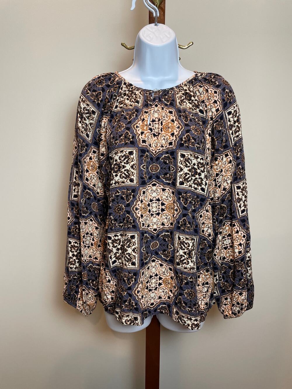 LOFT Outlet Blue Cream Neutral Boho Long Sleeve Blouse Flowy Button Neck Size L